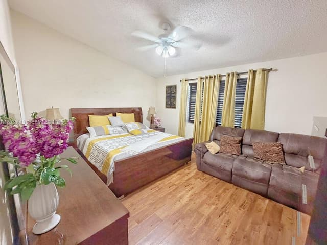 10877 NW 8th St, Pembroke Pines FL 33026 - Pembroke Pines, FL - Photo 4