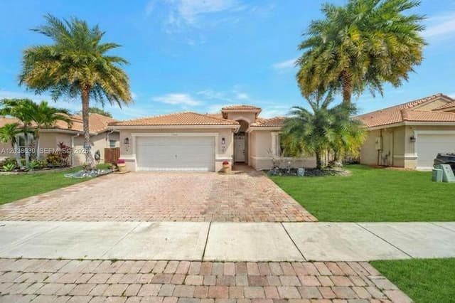 1531 SW 194th Ter, Pembroke Pines FL 33029 - Pembroke Pines, FL - Photo 2