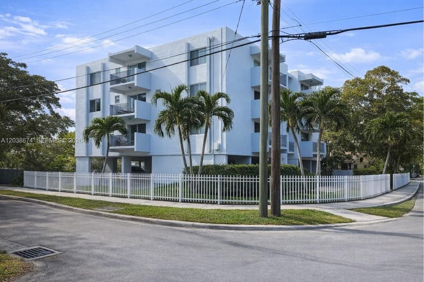 1090 NE 129th St # 205, North Miami FL 33161