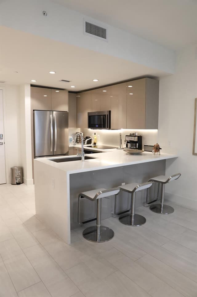 2000 Metropica Way # 811, Sunrise FL 33323 - Sunrise, FL - Photo 2