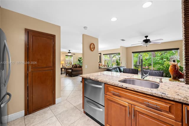 2021 Barcelona Ter, Margate FL 33063 - Margate, FL - Photo 4