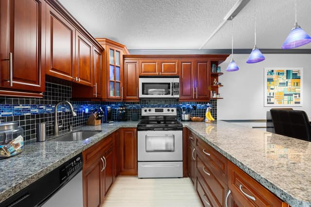 2512 SW 15th Street, Deerfield Beach FL 33442 - Deerfield Beach, FL - Photo 6