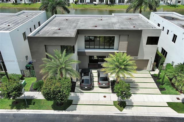 10261 NW 74th Ter, Doral FL 33178 - Doral, FL - Photo 2