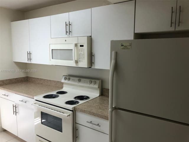 10808 N Kendall Dr # 4, Miami FL 33176 - Miami, FL - Photo 2