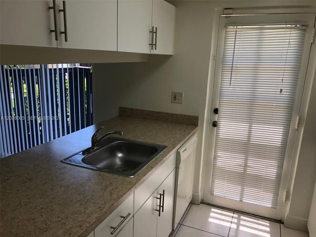 10808 N Kendall Dr # 4, Miami FL 33176 - Miami, FL - Photo 3