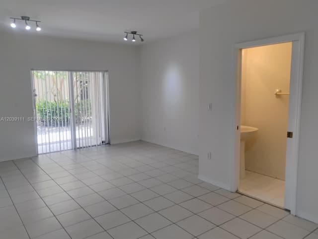 5725 NW 114th Path # 107, Doral FL 33178 - Doral, FL - Photo 3
