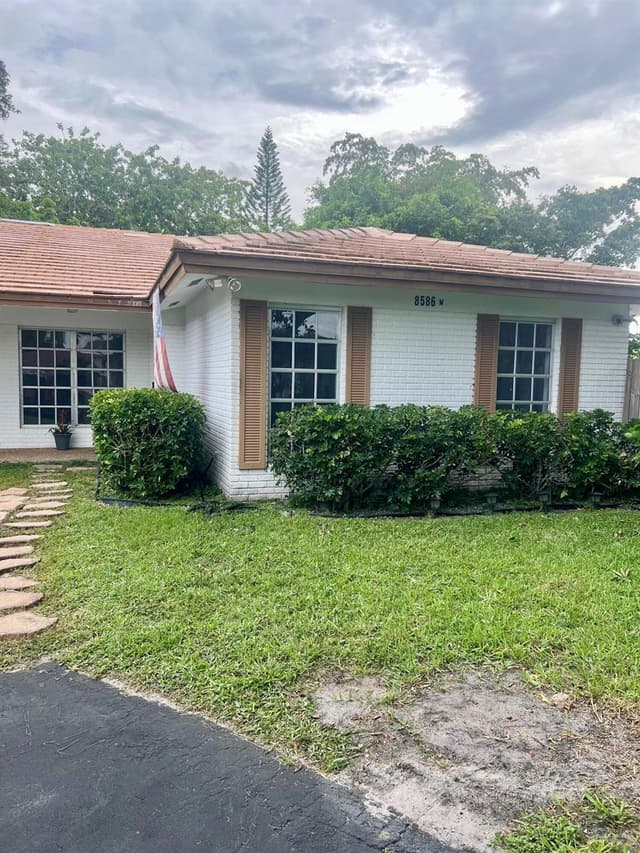 8586 NW 23rd Manor, Coral Springs FL 33065 - Coral Springs, FL - Photo 3