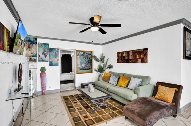 6280 SW 8th Pl, North Lauderdale FL 33068 - North Lauderdale, FL - Photo 4