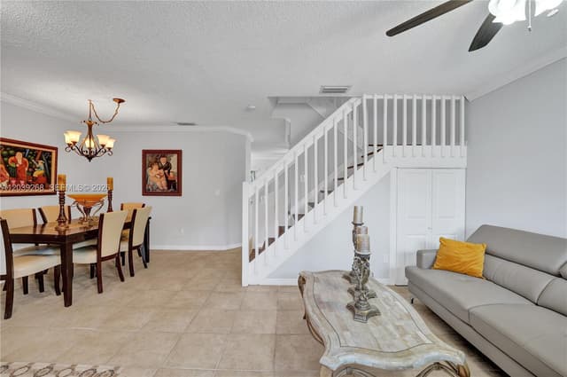 806 NW 208th Way, Pembroke Pines FL 33029 - Pembroke Pines, FL - Photo 6