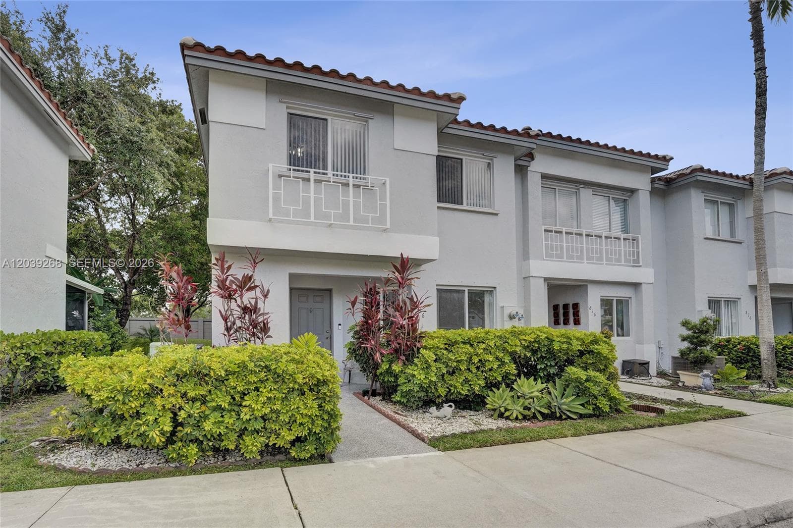 806 NW 208th Way, Pembroke Pines FL 33029 - Pembroke Pines, FL - Photo 1