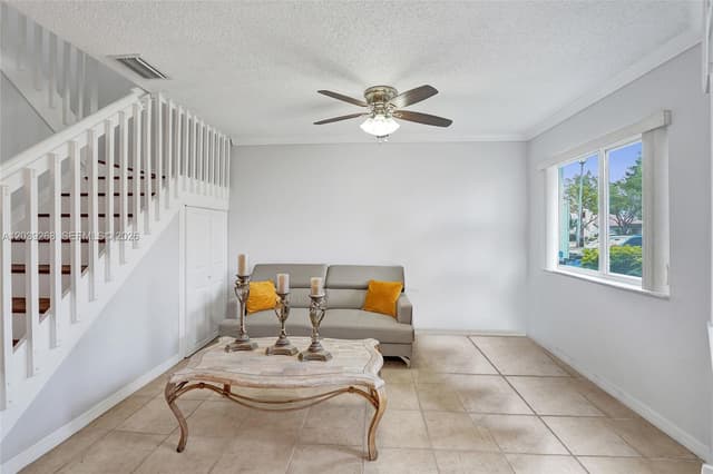 806 NW 208th Way, Pembroke Pines FL 33029 - Pembroke Pines, FL - Photo 5