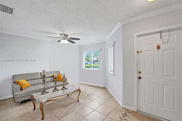 806 NW 208th Way, Pembroke Pines FL 33029 - Pembroke Pines, FL - Photo 4