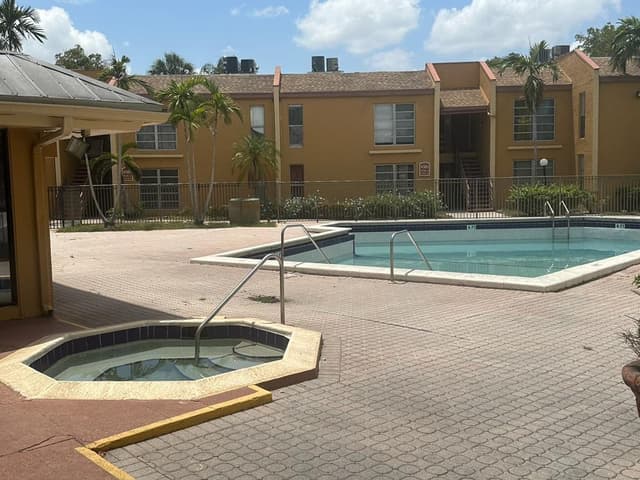 4545 Treehouse Lane # G, Tamarac FL 33319 - Tamarac, FL - Photo 3