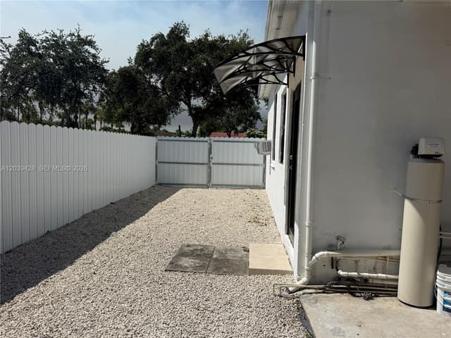 1880 NE 159th St, North Miami Beach FL 33162 - North Miami Beach, FL - Photo 6