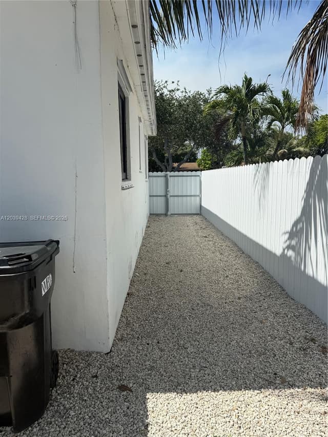 1880 NE 159th St, North Miami Beach FL 33162 - North Miami Beach, FL - Photo 4