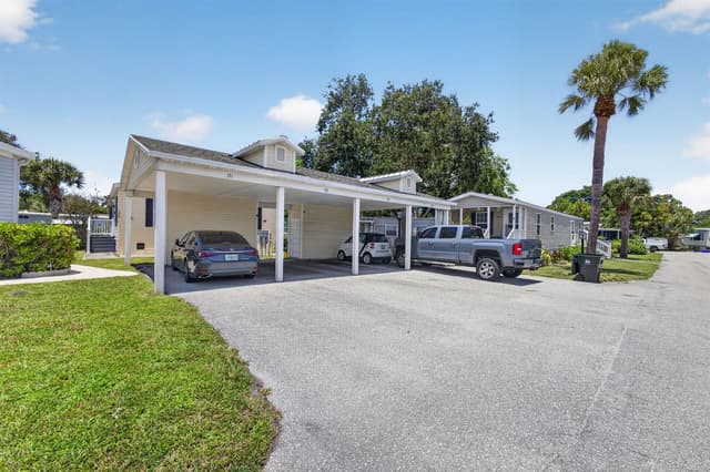 170 Maple Avenue W, Palm Beach Gardens FL 33410 - Palm Beach Gardens, FL - Photo 2