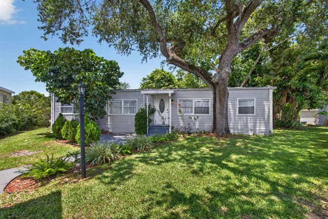 170 Maple Avenue W, Palm Beach Gardens FL 33410 - Palm Beach Gardens, FL - Photo 3