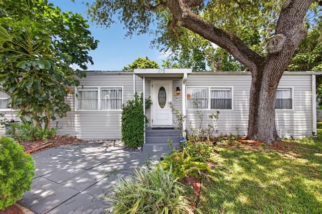 170 Maple Avenue W, Palm Beach Gardens FL 33410 - Palm Beach Gardens, FL - Photo 5