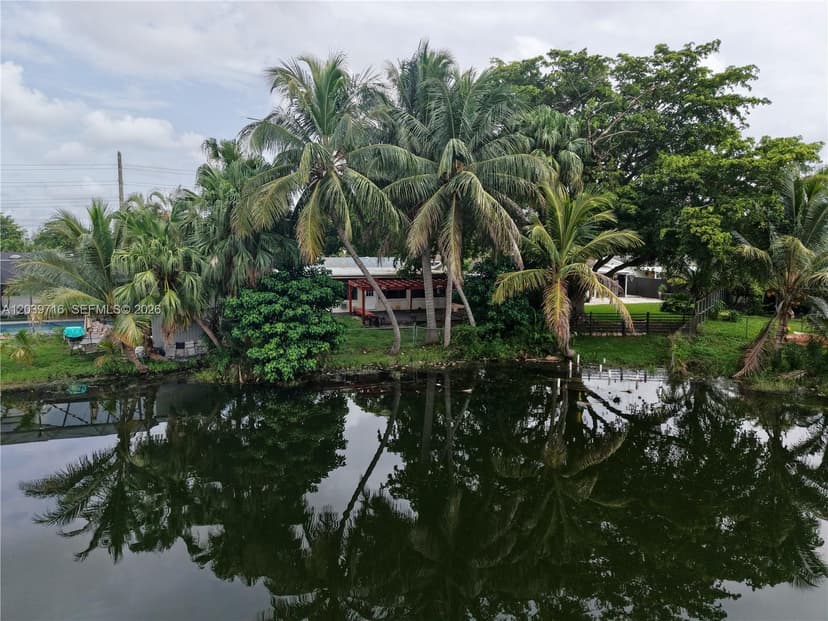551 NW 99th Way, Pembroke Pines FL 33024