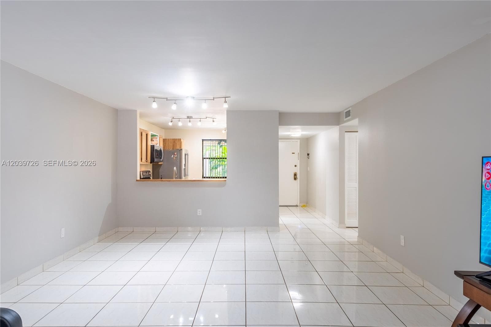601 Ives Dairy Rd # 8, Miami FL 33179