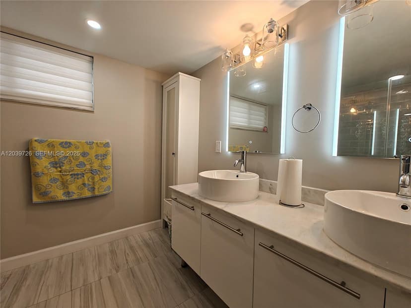 601 Ives Dairy Rd # 8, Miami FL 33179