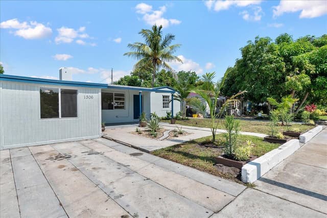 1306 S C Terrace, FL 33460 - Photo 2