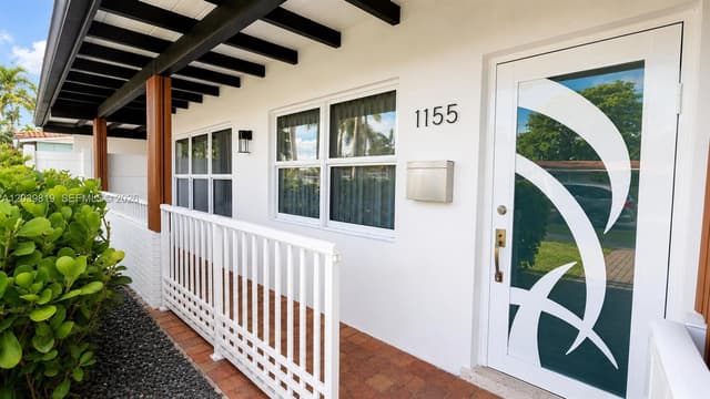 1155 Hayes St, Hollywood FL 33019 - Hollywood, FL - Photo 2