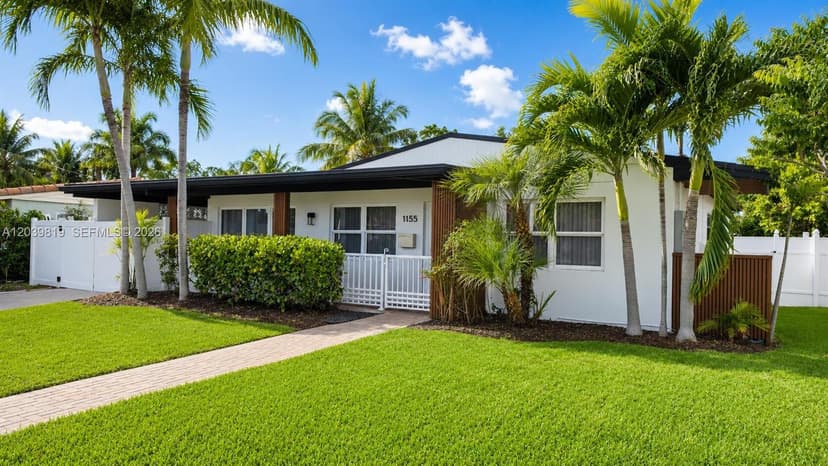 1155 Hayes St, Hollywood FL 33019