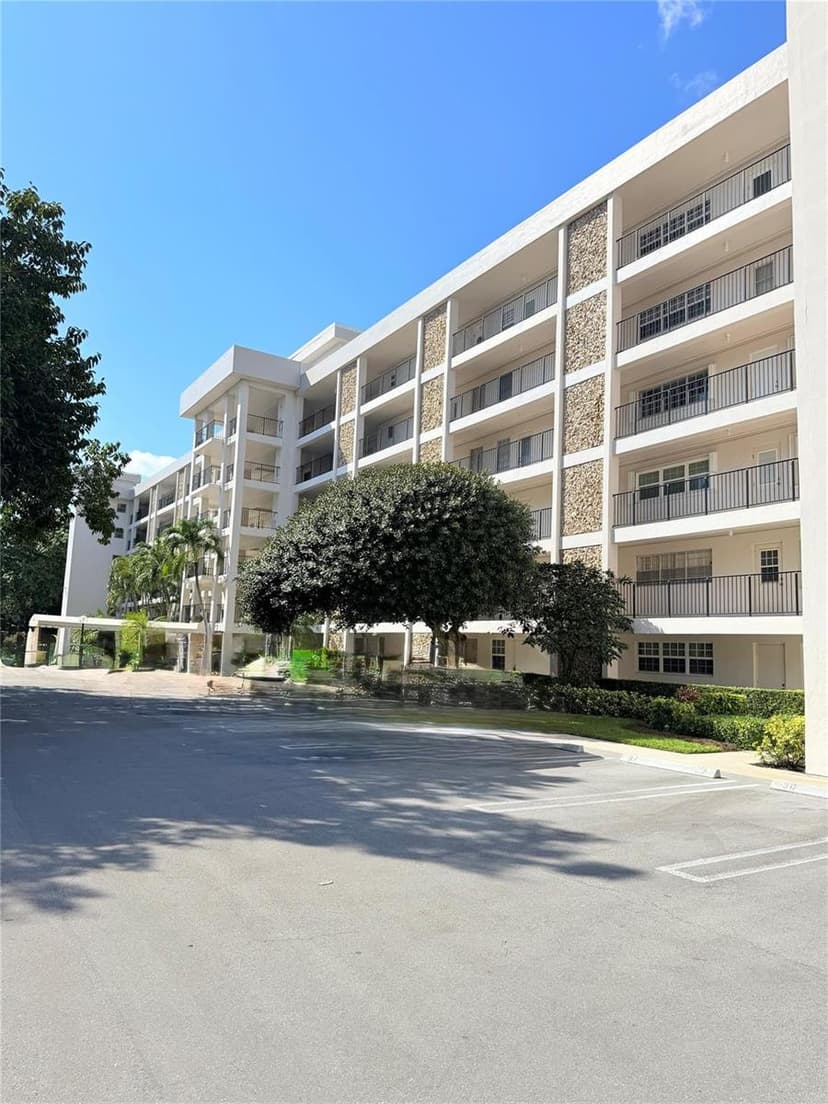 2801 N Palm Aire Drive # 604, Pompano Beach FL 33069