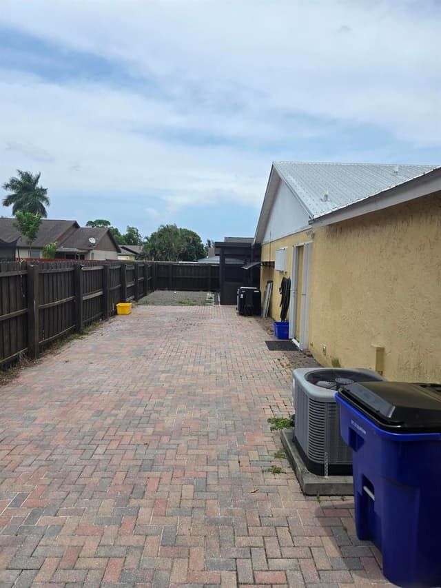 1402 Denlow Lane, Royal Palm Beach FL 33411 - Royal Palm Beach, FL - Photo 4