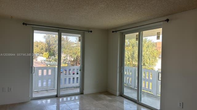919 Hillcrest Dr # 201, Hollywood FL 33021 - Hollywood, FL - Photo 2