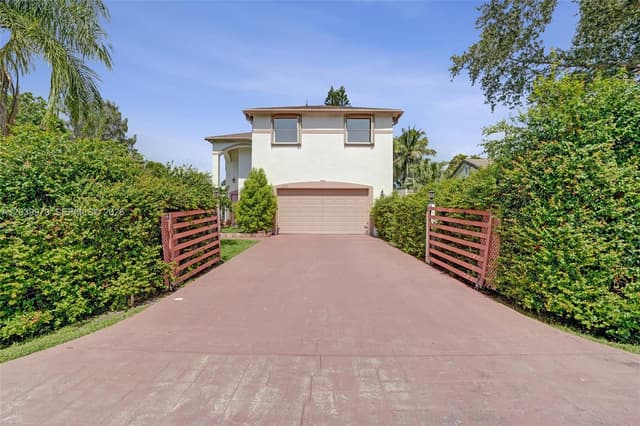 2151 NW 121st Ave, Plantation FL 33323 - Plantation, FL - Photo 2