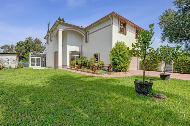 2151 NW 121st Ave, Plantation FL 33323 - Plantation, FL - Photo 5