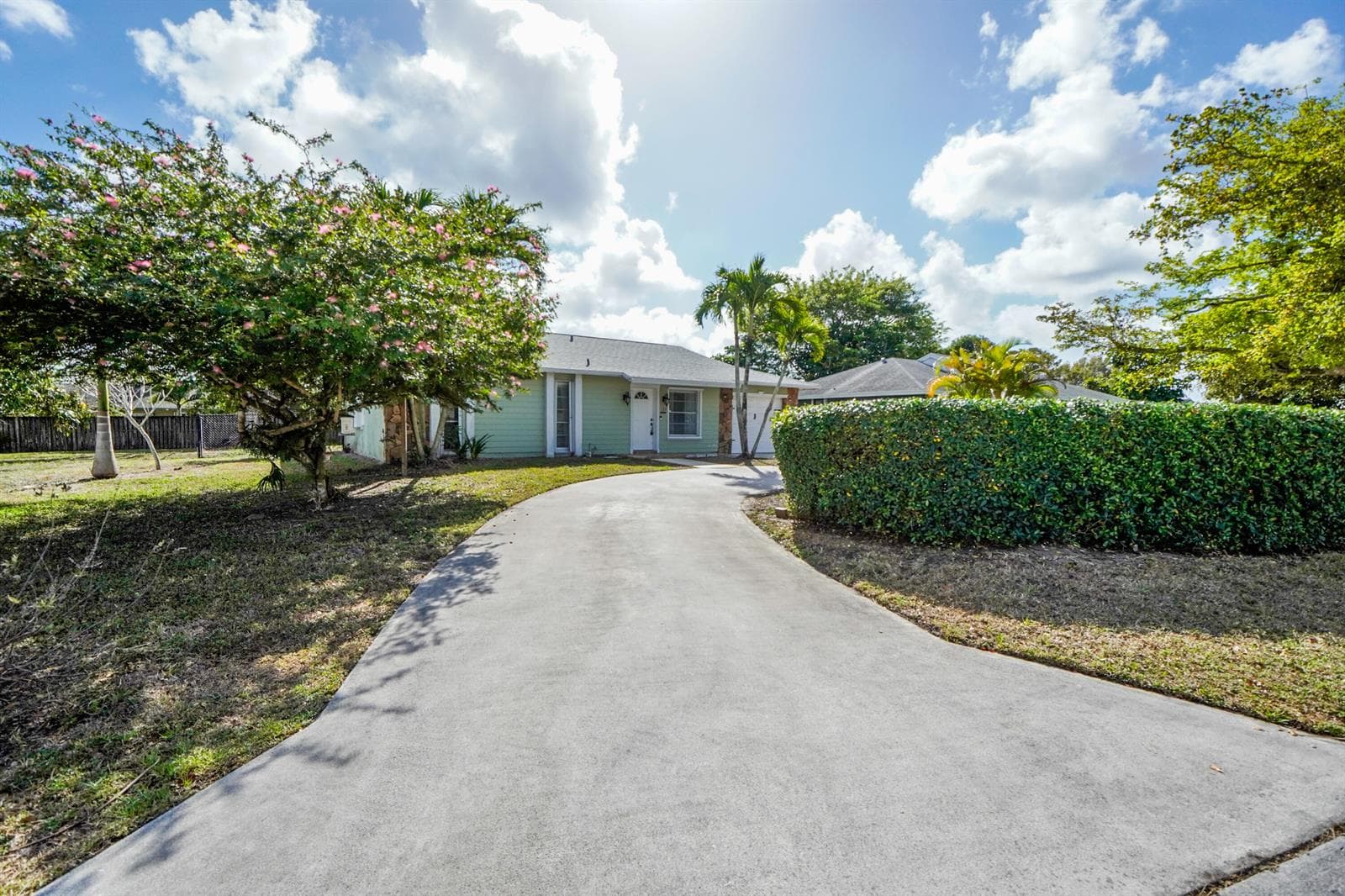 120 Swan Parkway W, Royal Palm Beach FL 33411