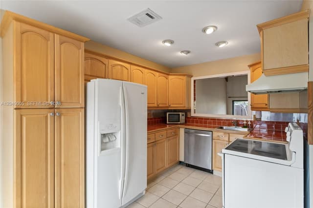 8021 SW 21st Ct, Davie FL 33324 - Davie, FL - Photo 7