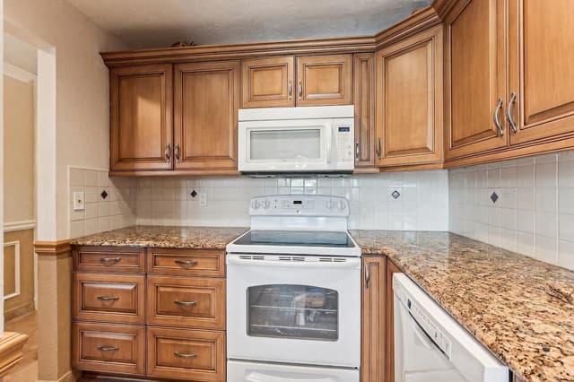 1051 Orange Terrace # 103, Delray Beach FL 33445 - Delray Beach, FL - Photo 2