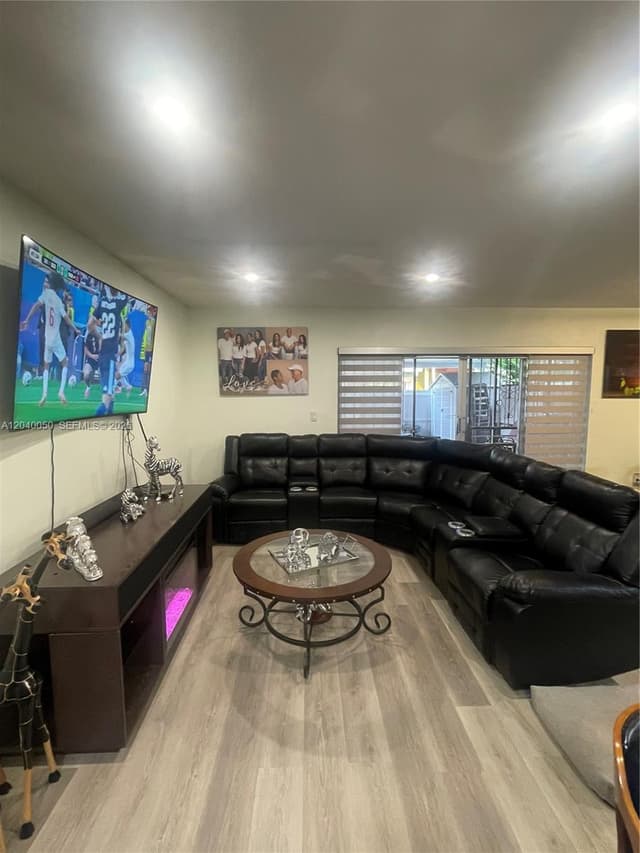 6945 W 2nd Way, Hialeah FL 33014 - Hialeah, FL - Photo 2