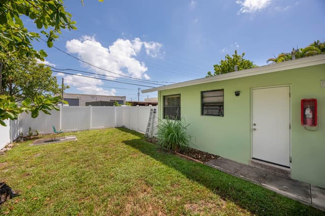 805 NE 40th Street # 3, Oakland Park FL 33334 - Oakland Park, FL - Photo 2