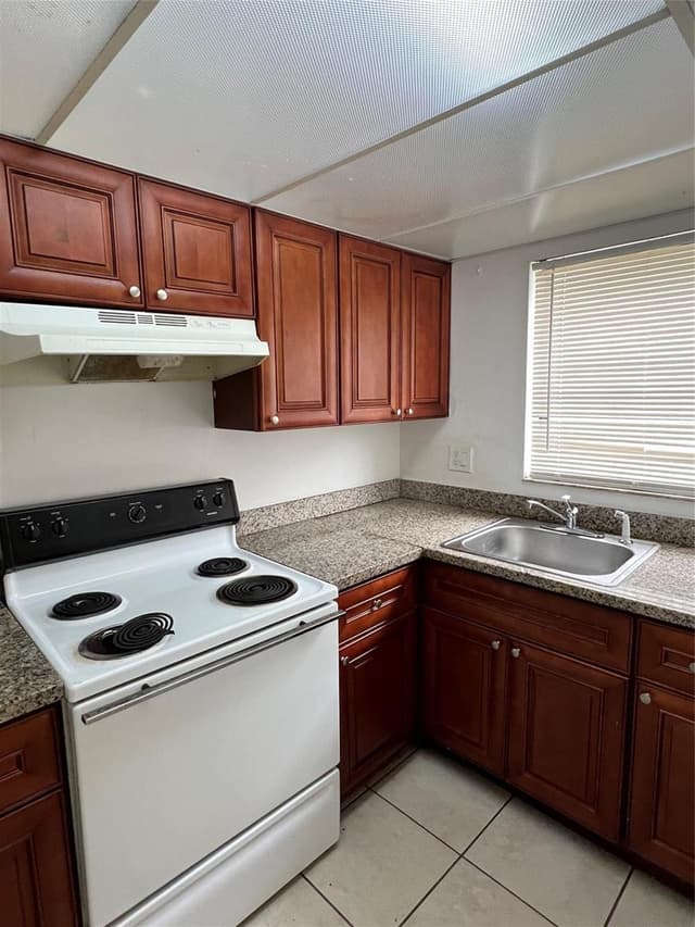 2442 NW 52nd Avenue, Lauderhill FL 33313 - Lauderhill, FL - Photo 7