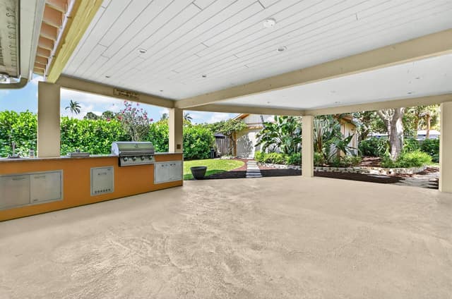 313 Poe Drive, Palm Springs FL 33461 - Palm Springs, FL - Photo 3