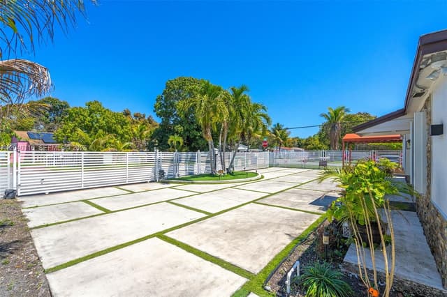 302 NW 100th St, Miami FL 33150 - Miami, FL - Photo 6