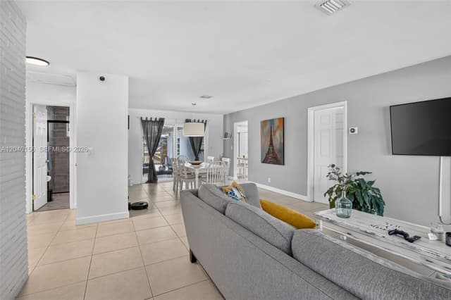 2220 N 40th Ave, Hollywood FL 33021 - Hollywood, FL - Photo 6