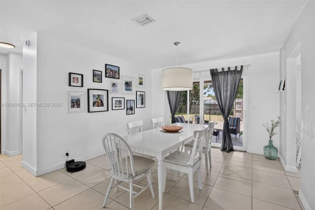 2220 N 40th Ave, Hollywood FL 33021 - Hollywood, FL - Photo 7