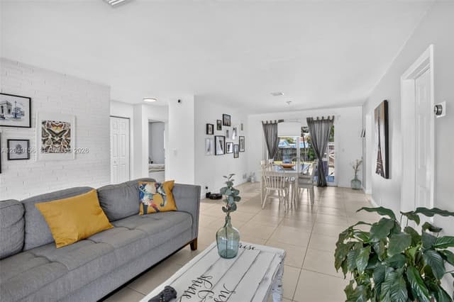 2220 N 40th Ave, Hollywood FL 33021 - Hollywood, FL - Photo 3