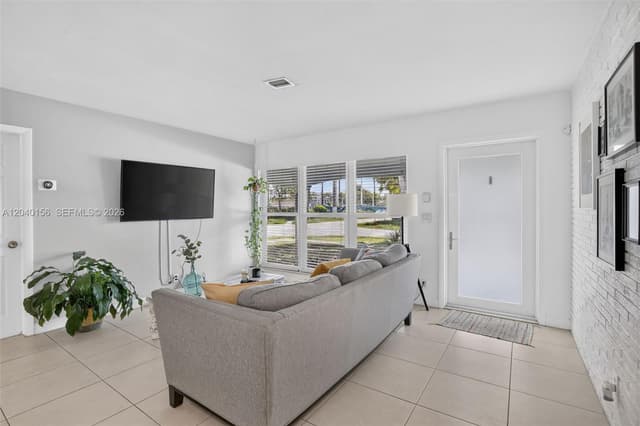 2220 N 40th Ave, Hollywood FL 33021 - Hollywood, FL - Photo 5