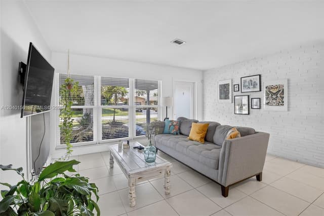 2220 N 40th Ave, Hollywood FL 33021 - Hollywood, FL - Photo 4