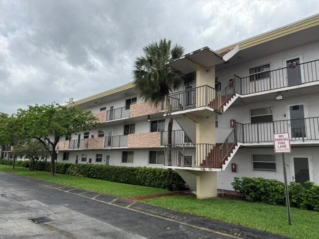 6005 Del Lago Circle # 305, Sunrise FL 33313