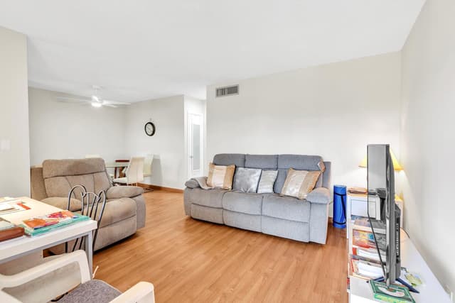 5300 Washington Street Apt D306, Hollywood FL 33021 - Hollywood, FL - Photo 2