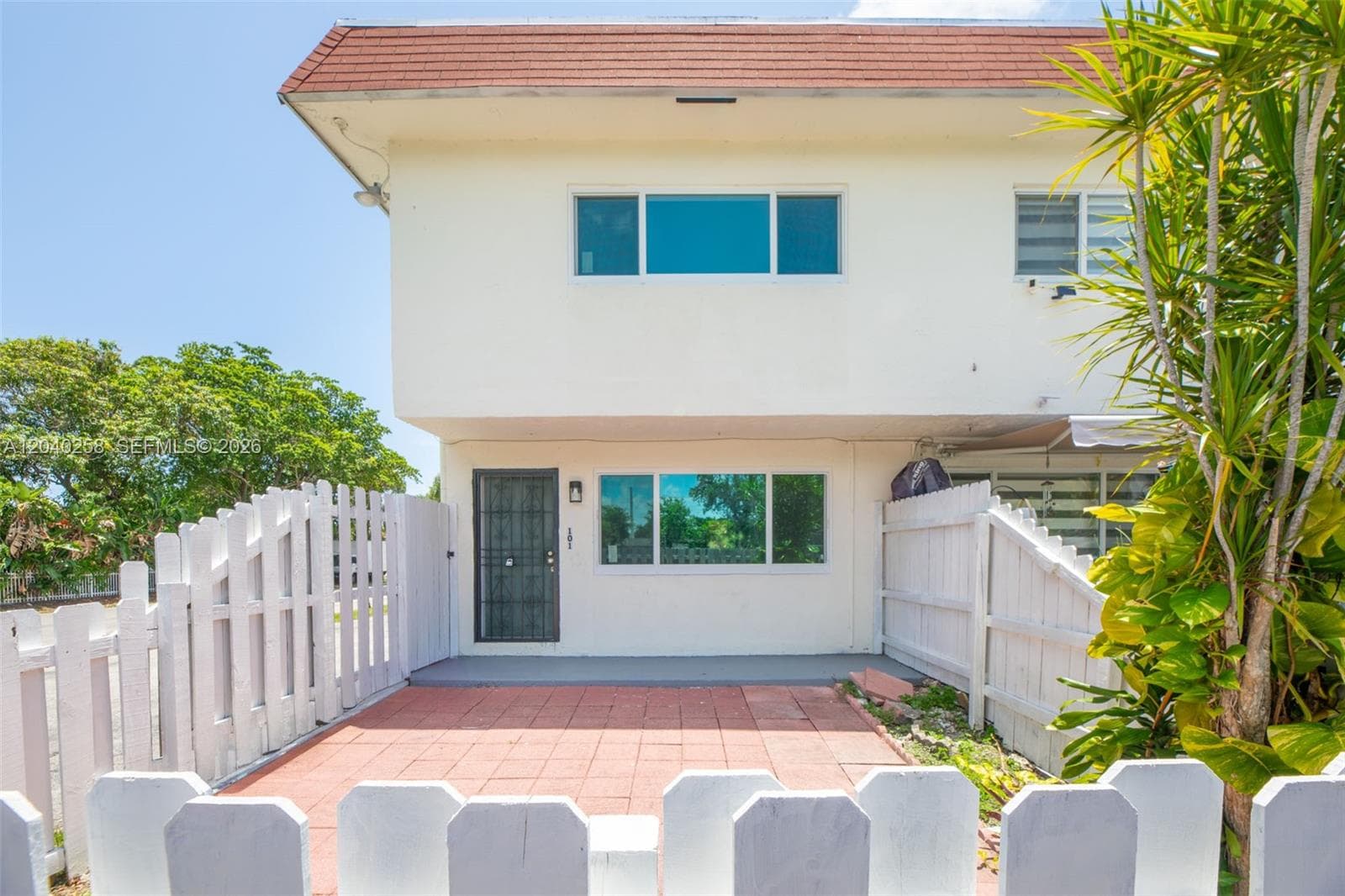 1450 NE 151st St # 101, Miami FL 33162