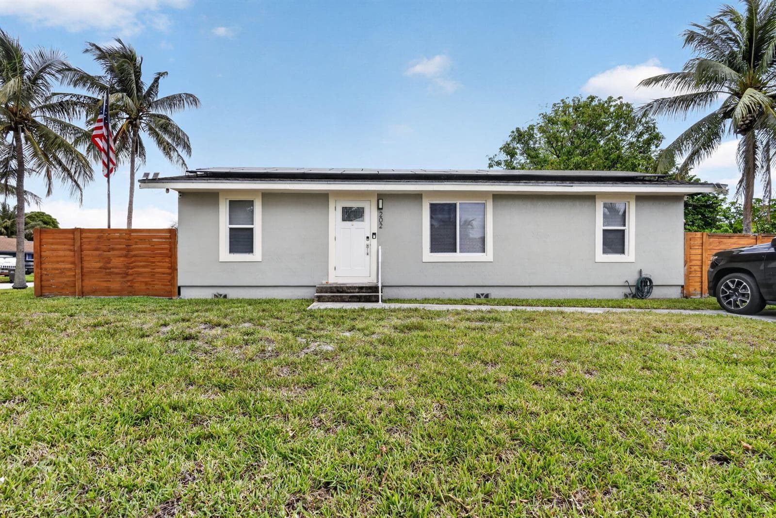 202 Elaine Circle W, West Palm Beach FL 33409 - West Palm Beach, FL - Photo 1